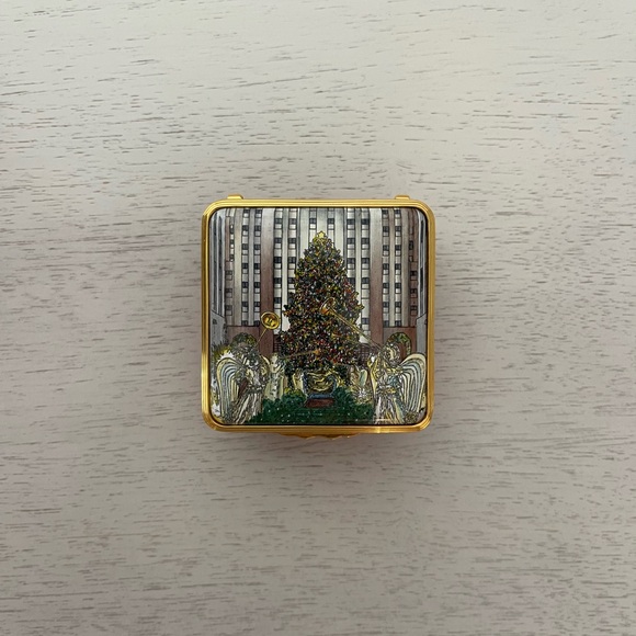 Scully and Scully Halcyon Days Rockefeller Center Enamel Box - Picture 2 of 4